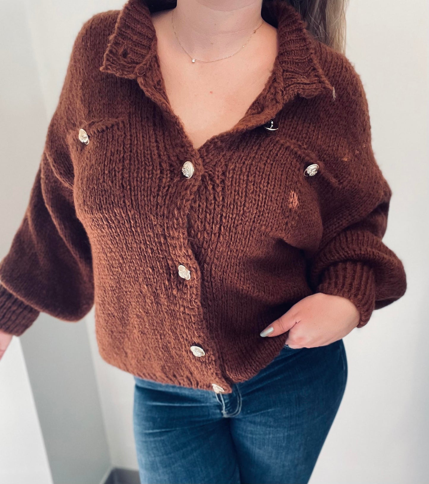 Gilet marron Lola à boutons dorés